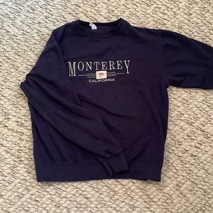 Cute oversized Monterey crewneck.